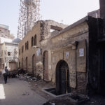 Quartier juif d'el-Muski avec la façade de la synagogue Maïmonide avant sa rénovation en 2010, Le Caire