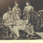 Filles juives coiffées d'une qufiya, à Tunis (1887)