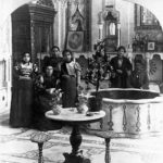 Une famille juive de Damas, photographiée dans son ancienne maison damascène, dans la Syrie ottomane en 1901